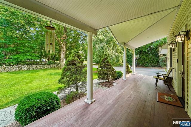 58 Powell Road, Allendale, NJ 07401