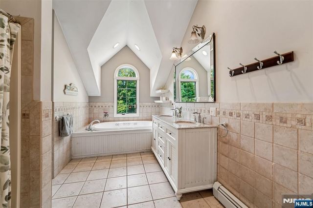 58 Powell Road, Allendale, NJ 07401