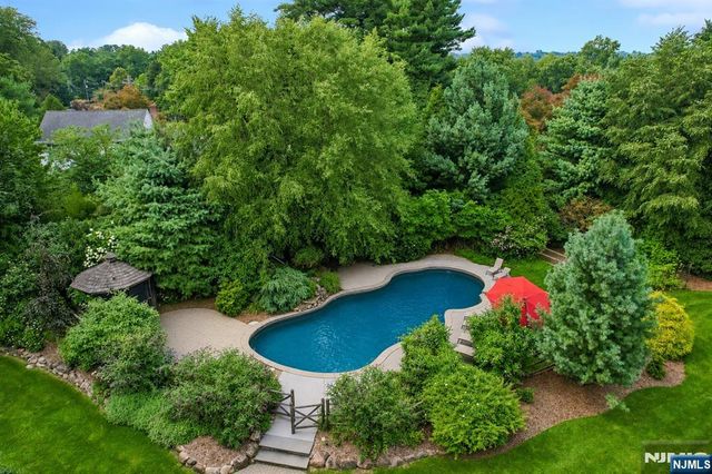 58 Powell Road, Allendale, NJ 07401