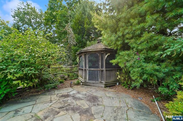 58 Powell Road, Allendale, NJ 07401