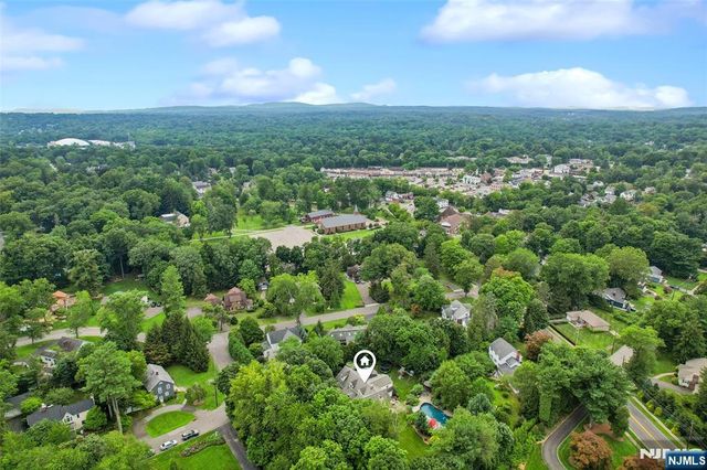 58 Powell Road, Allendale, NJ 07401