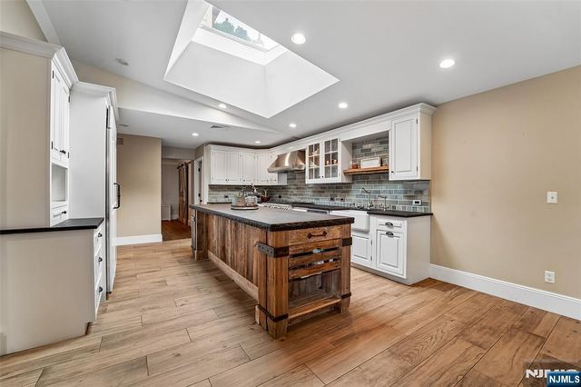 58 Powell Road, Allendale, NJ 07401