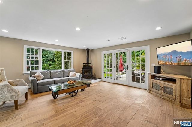 58 Powell Road, Allendale, NJ 07401