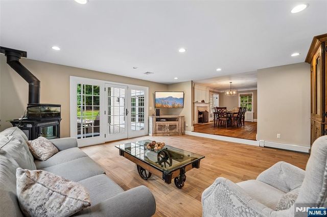 58 Powell Road, Allendale, NJ 07401