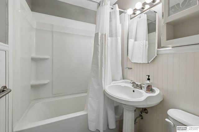 7271 Hascall Street, Omaha, NE 68124