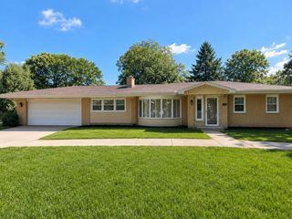 1415 Burr Oak Drive, Glenview, IL 60025