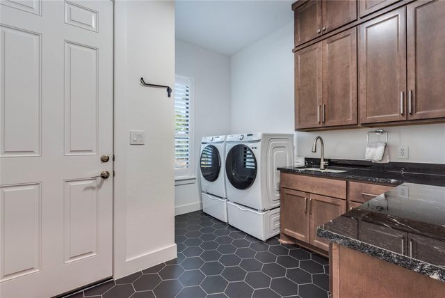 108 Gaucho WAY, Dripping Springs, TX 78620