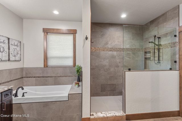 12835 N Sunflower Loop, Hayden, ID 83835