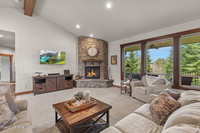 12835 N Sunflower Loop, Hayden, ID 83835