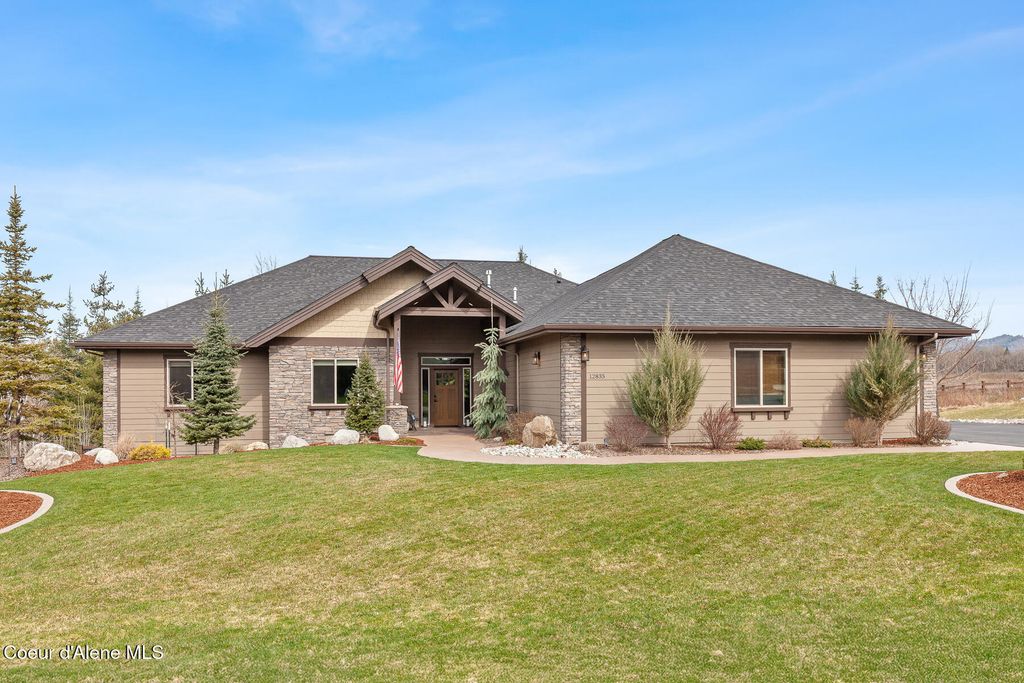 12835 N Sunflower Loop, Hayden, ID 83835