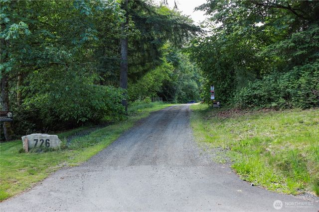 712 Cornwall Road NW, Lakebay, WA 98349