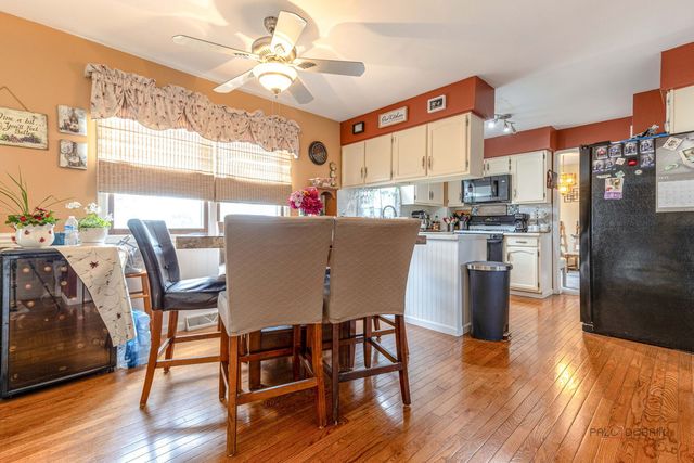 793 Santa Fe Court, Carol Stream, IL 60188