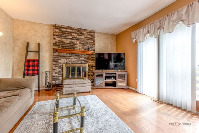 793 Santa Fe Court, Carol Stream, IL 60188