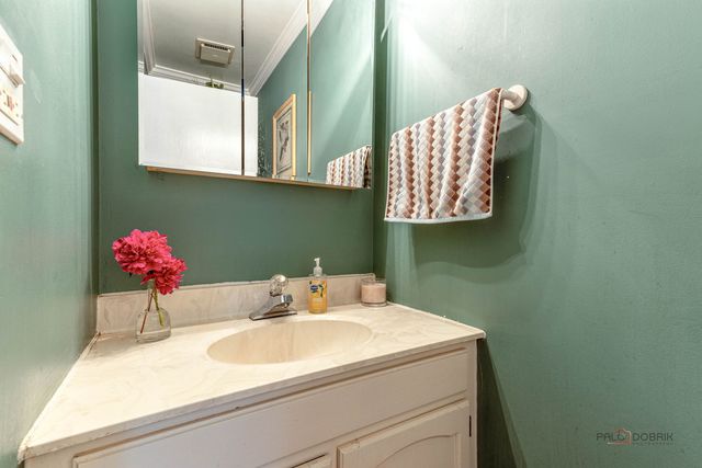 793 Santa Fe Court, Carol Stream, IL 60188