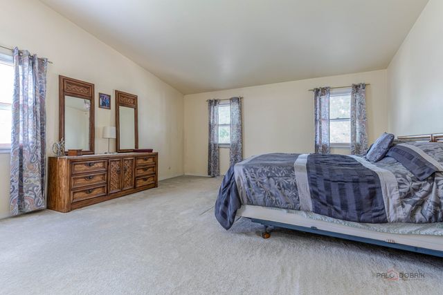 793 Santa Fe Court, Carol Stream, IL 60188