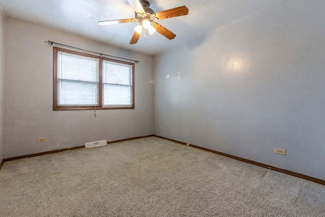 793 Santa Fe Court, Carol Stream, IL 60188
