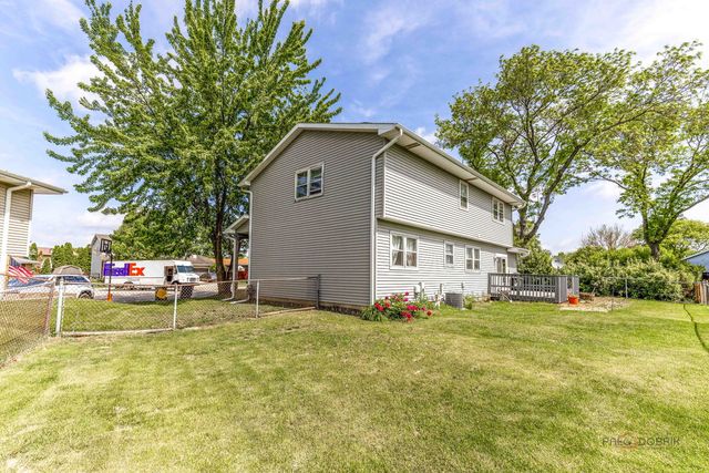 793 Santa Fe Court, Carol Stream, IL 60188