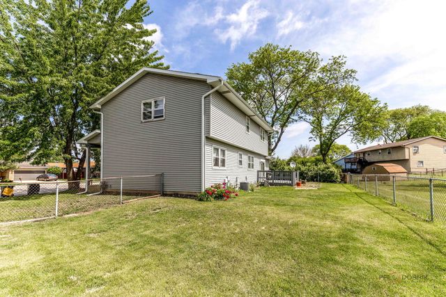 793 Santa Fe Court, Carol Stream, IL 60188