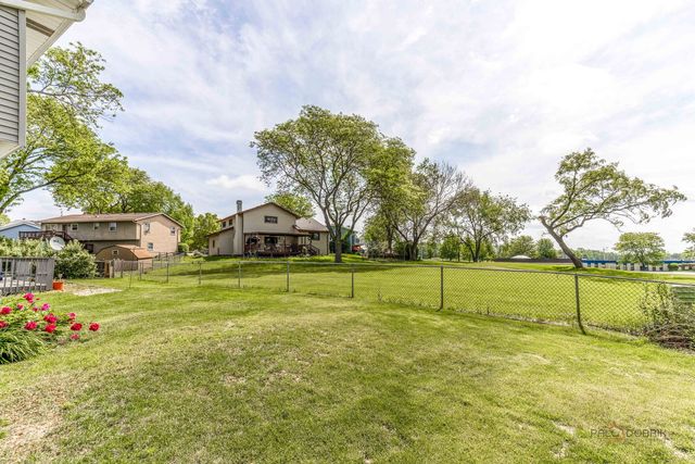 793 Santa Fe Court, Carol Stream, IL 60188
