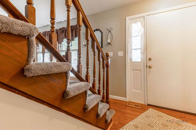 793 Santa Fe Court, Carol Stream, IL 60188