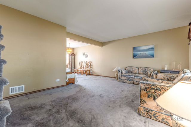 793 Santa Fe Court, Carol Stream, IL 60188