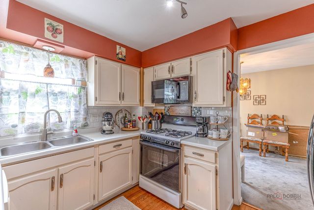 793 Santa Fe Court, Carol Stream, IL 60188