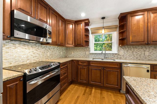 8475 McCrory Ln, Nashville, TN 37221