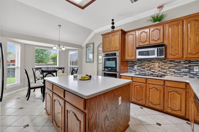 3002 Silver Springs Way, Rowlett, TX 75089