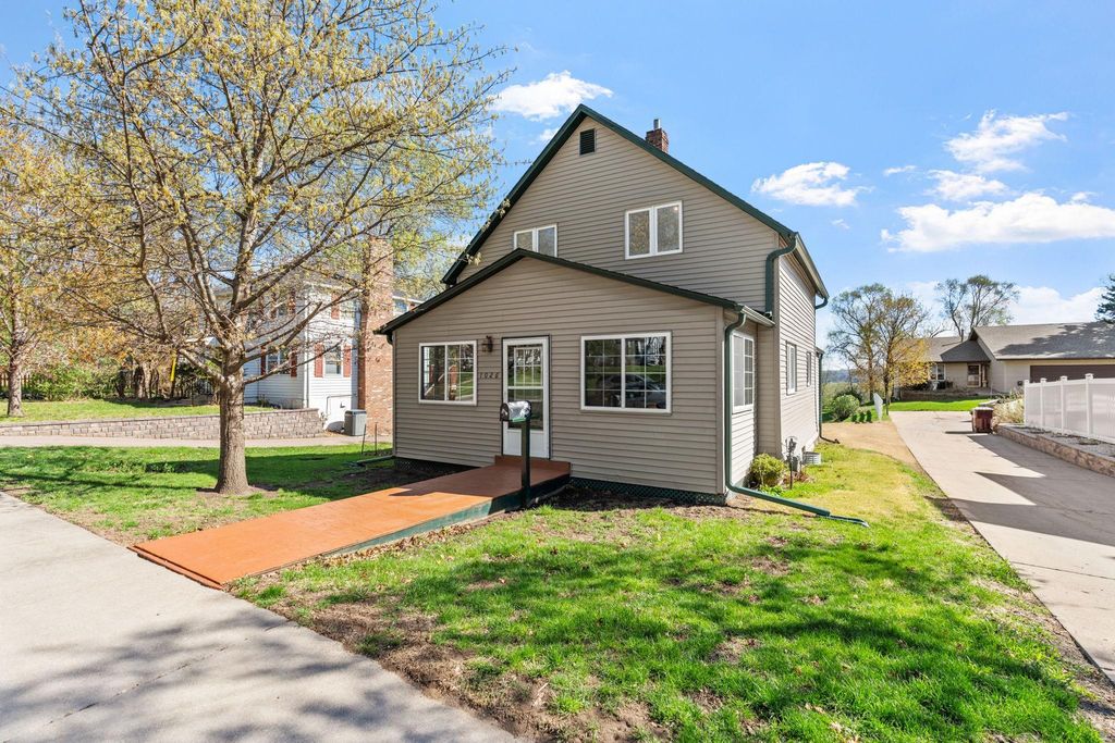 1026 Summit Avenue, South Saint Paul, MN 55075