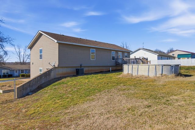 1604 Amy Street, West Plains, MO 65775