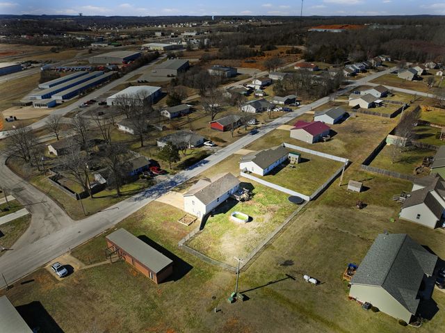 1604 Amy Street, West Plains, MO 65775