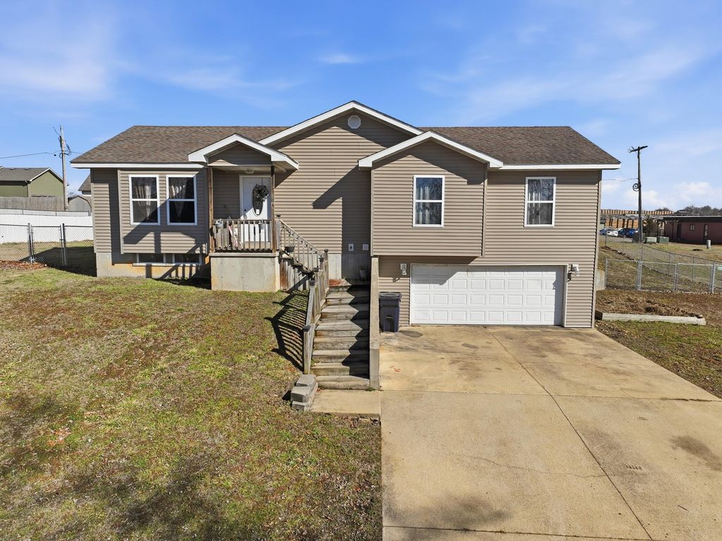 1604 Amy Street, West Plains, MO 65775