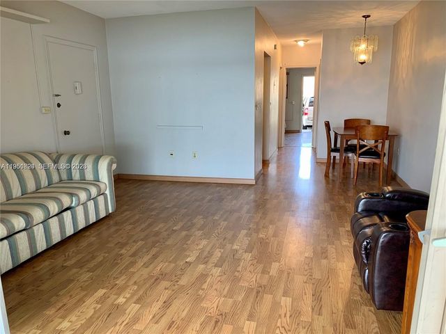 270 NE 191st St 105, Miami, FL 33179