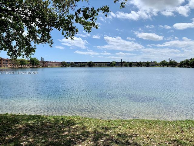 270 NE 191st St 105, Miami, FL 33179