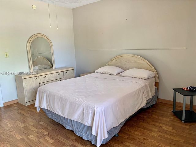 270 NE 191st St 105, Miami, FL 33179