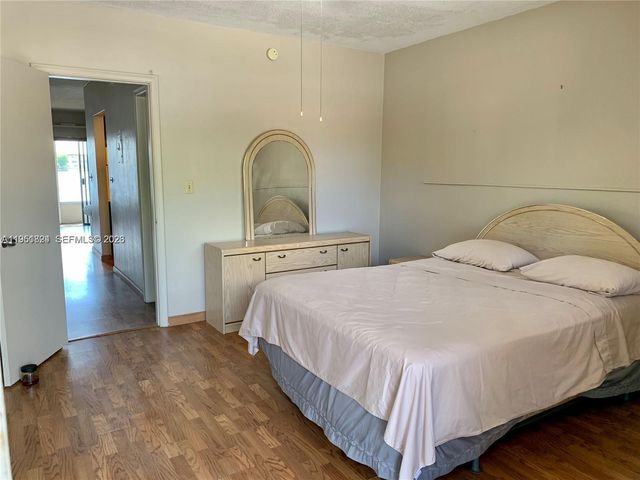 270 NE 191st St 105, Miami, FL 33179