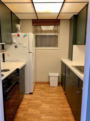 270 NE 191st St 105, Miami, FL 33179