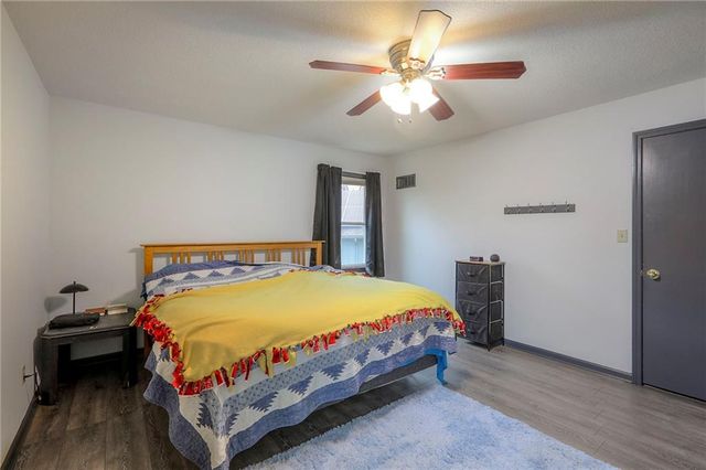 1121 S Stagecoach Place, Olathe, KS 66062