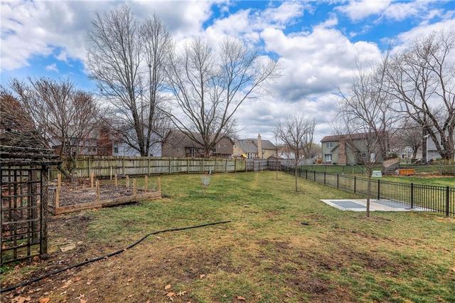 1121 S Stagecoach Place, Olathe, KS 66062