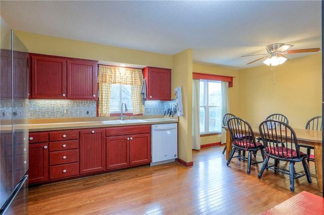 1121 S Stagecoach Place, Olathe, KS 66062