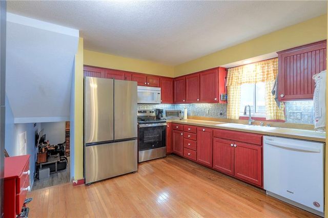 1121 S Stagecoach Place, Olathe, KS 66062