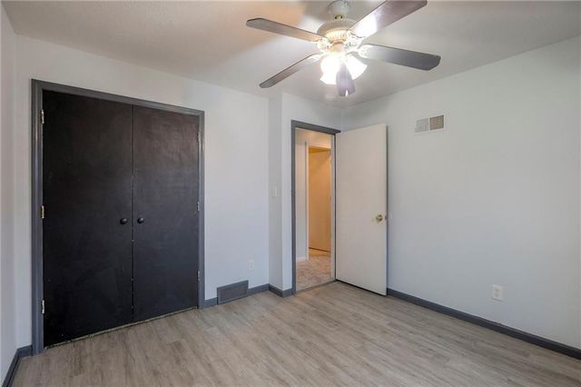 1121 S Stagecoach Place, Olathe, KS 66062