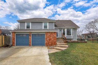 1121 S Stagecoach Place, Olathe, KS 66062