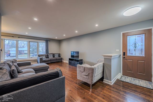 9113 Belleforte Avenue, Morton Grove, IL 60053