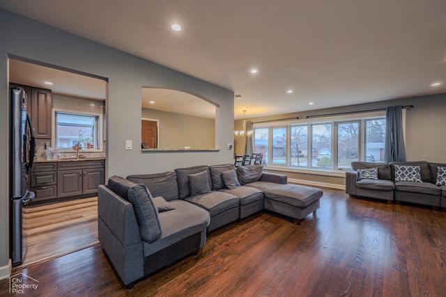 9113 Belleforte Avenue, Morton Grove, IL 60053