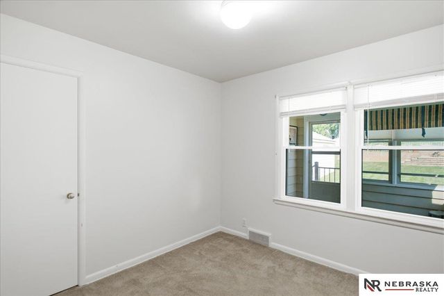 1033 N 76th Street, Omaha, NE 68114