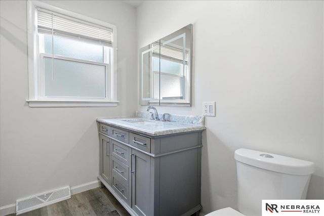 1033 N 76th Street, Omaha, NE 68114