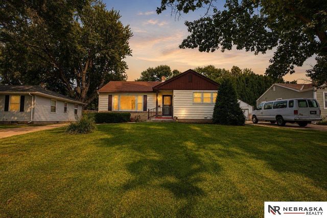 1033 N 76th Street, Omaha, NE 68114