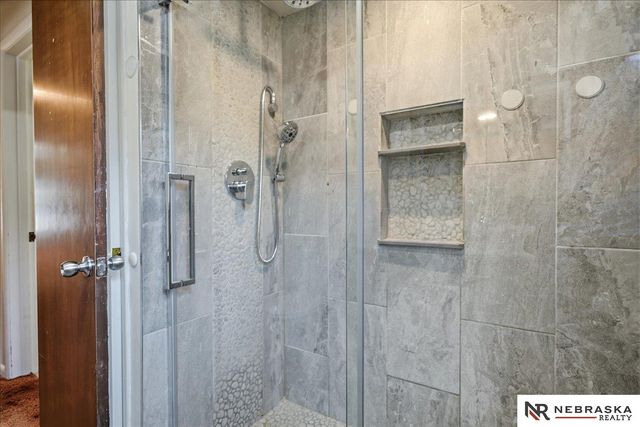 1033 N 76th Street, Omaha, NE 68114