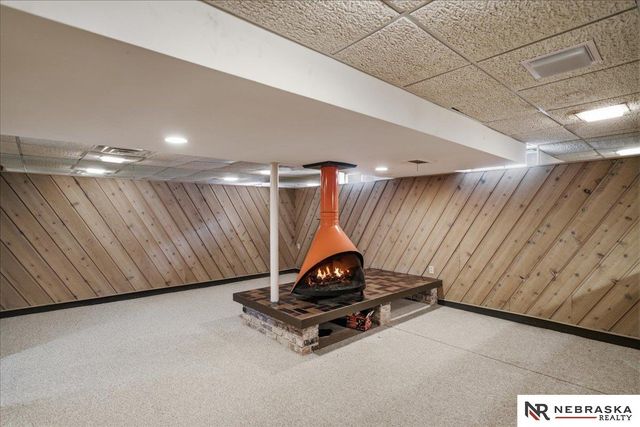 1033 N 76th Street, Omaha, NE 68114